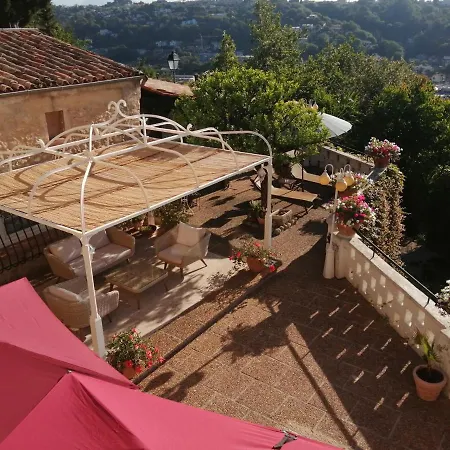D'hotes Les Terrasses Du Soleil Bed & Breakfast 4*
