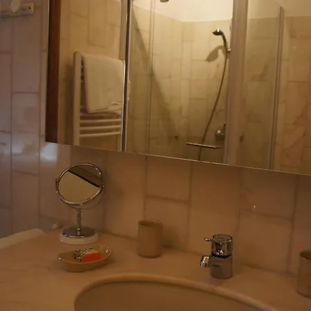 D'hotes Les Terrasses Du Soleil 4*